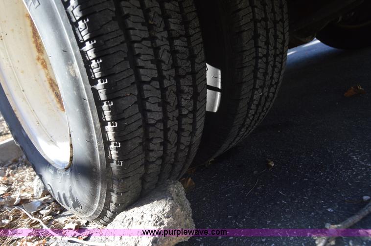 image for item I6858 2007 Ford Econoline E450 Starcraft bus