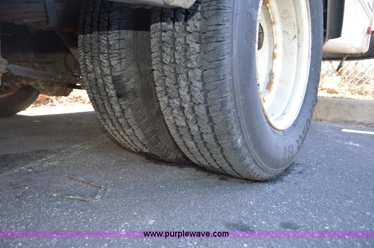 image for item I6858 2007 Ford Econoline E450 Starcraft bus