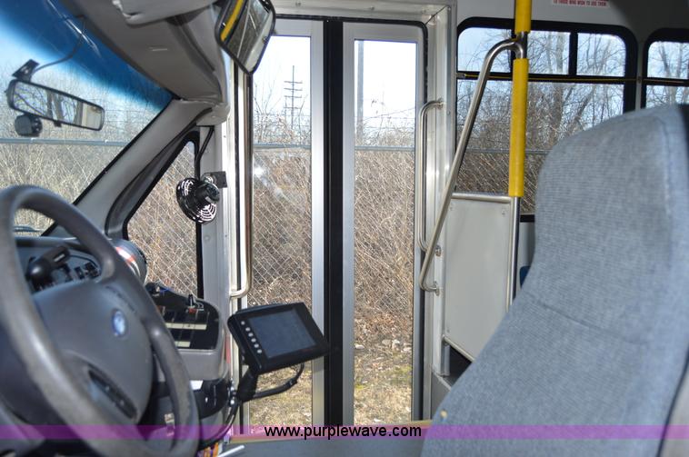 image for item I6858 2007 Ford Econoline E450 Starcraft bus