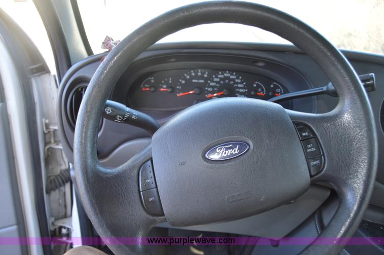 image for item I6858 2007 Ford Econoline E450 Starcraft bus