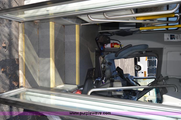 image for item I6858 2007 Ford Econoline E450 Starcraft bus