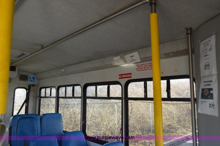 image for item I6858 2007 Ford Econoline E450 Starcraft bus