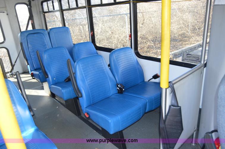 image for item I6858 2007 Ford Econoline E450 Starcraft bus