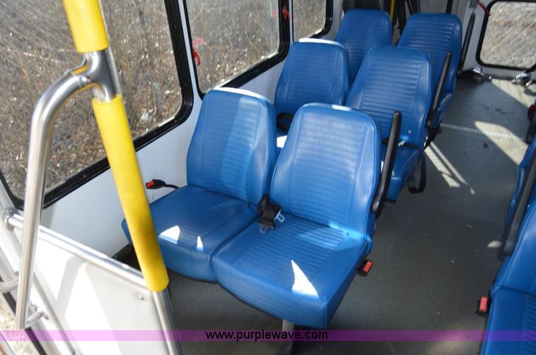 image for item I6858 2007 Ford Econoline E450 Starcraft bus