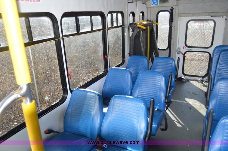 image for item I6858 2007 Ford Econoline E450 Starcraft bus