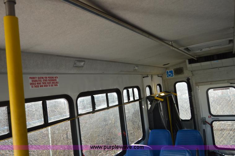 image for item I6858 2007 Ford Econoline E450 Starcraft bus