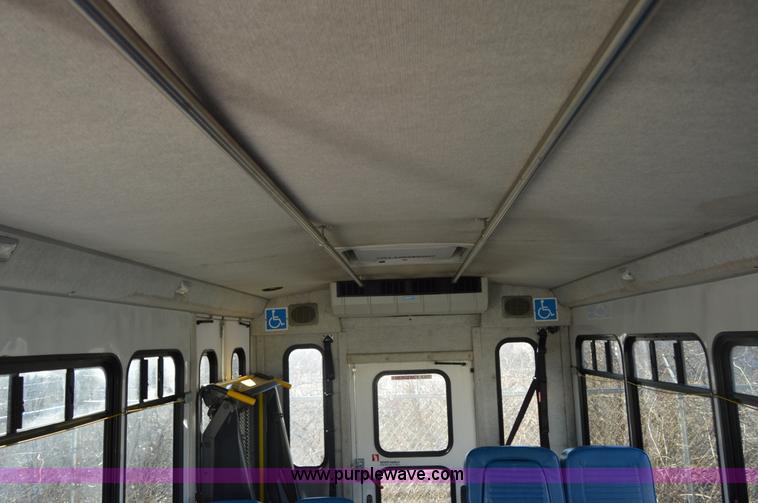 image for item I6858 2007 Ford Econoline E450 Starcraft bus