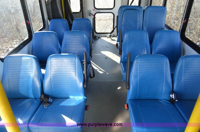 image for item I6858 2007 Ford Econoline E450 Starcraft bus