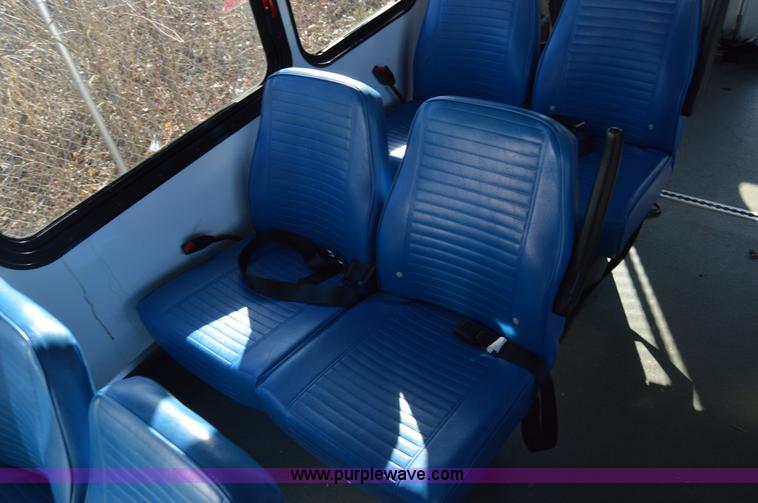 image for item I6858 2007 Ford Econoline E450 Starcraft bus