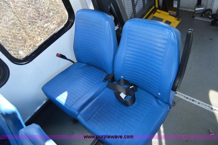 image for item I6858 2007 Ford Econoline E450 Starcraft bus