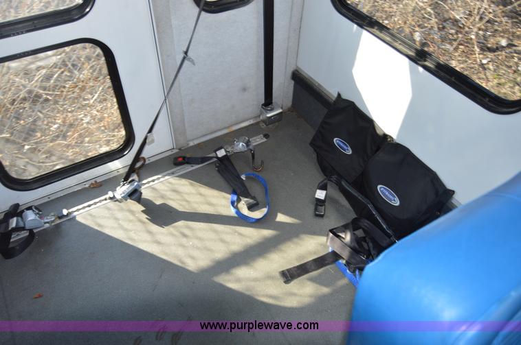 image for item I6858 2007 Ford Econoline E450 Starcraft bus