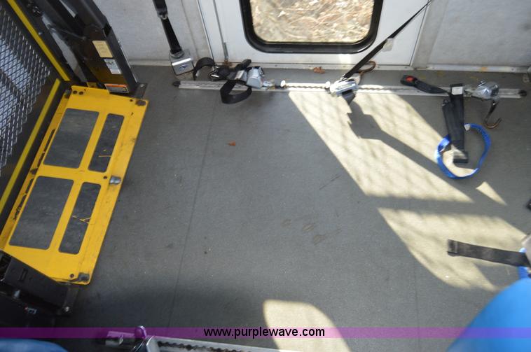 image for item I6858 2007 Ford Econoline E450 Starcraft bus