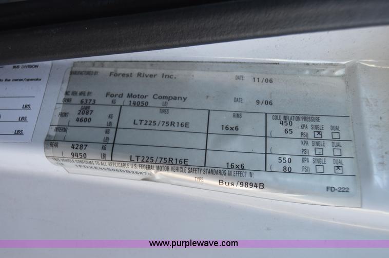 image for item I6858 2007 Ford Econoline E450 Starcraft bus