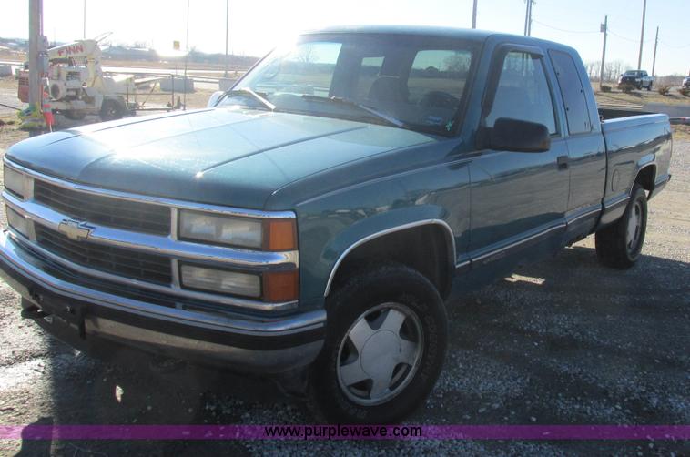 image for item I8807 1997 Chevrolet 1500 Ext. Cab pickup truck
