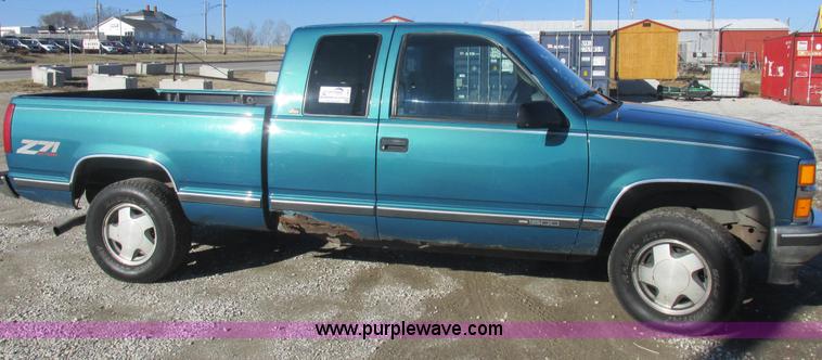 image for item I8807 1997 Chevrolet 1500 Ext. Cab pickup truck