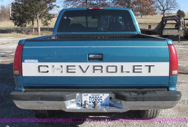 image for item I8807 1997 Chevrolet 1500 Ext. Cab pickup truck
