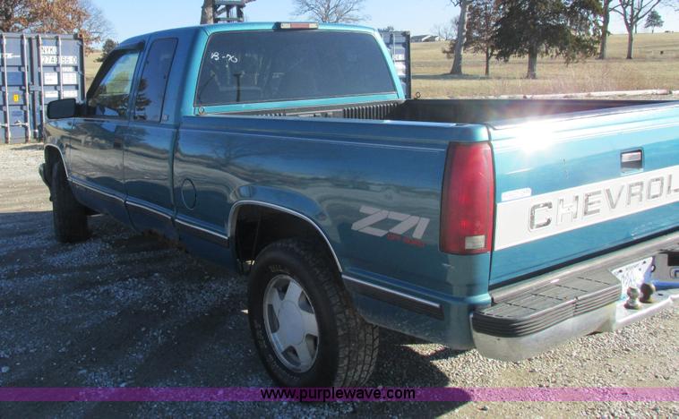 image for item I8807 1997 Chevrolet 1500 Ext. Cab pickup truck