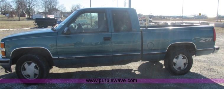 image for item I8807 1997 Chevrolet 1500 Ext. Cab pickup truck