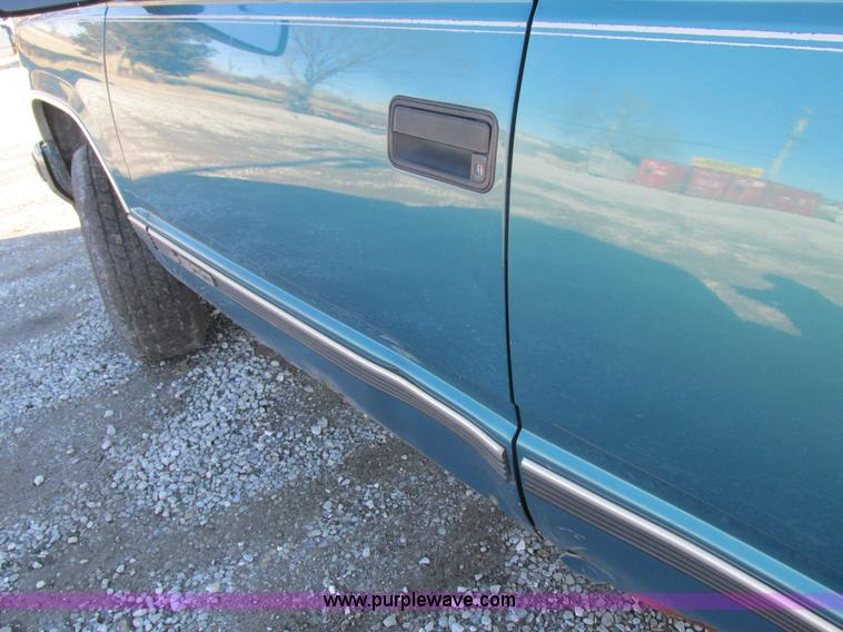 image for item I8807 1997 Chevrolet 1500 Ext. Cab pickup truck