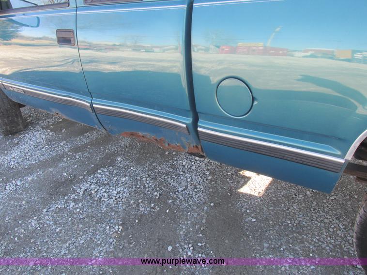 image for item I8807 1997 Chevrolet 1500 Ext. Cab pickup truck