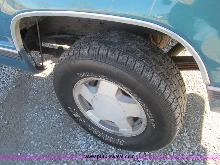 image for item I8807 1997 Chevrolet 1500 Ext. Cab pickup truck