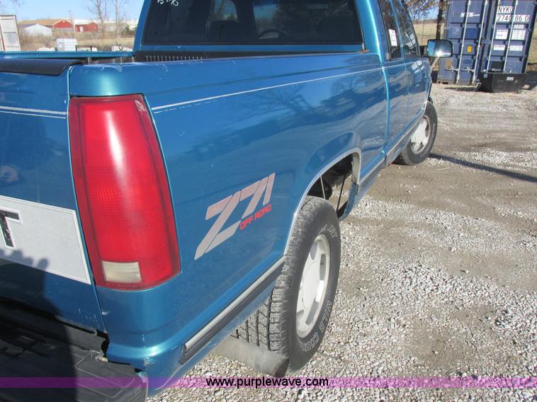 image for item I8807 1997 Chevrolet 1500 Ext. Cab pickup truck