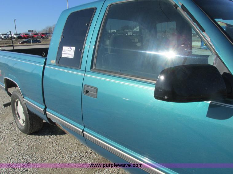 image for item I8807 1997 Chevrolet 1500 Ext. Cab pickup truck