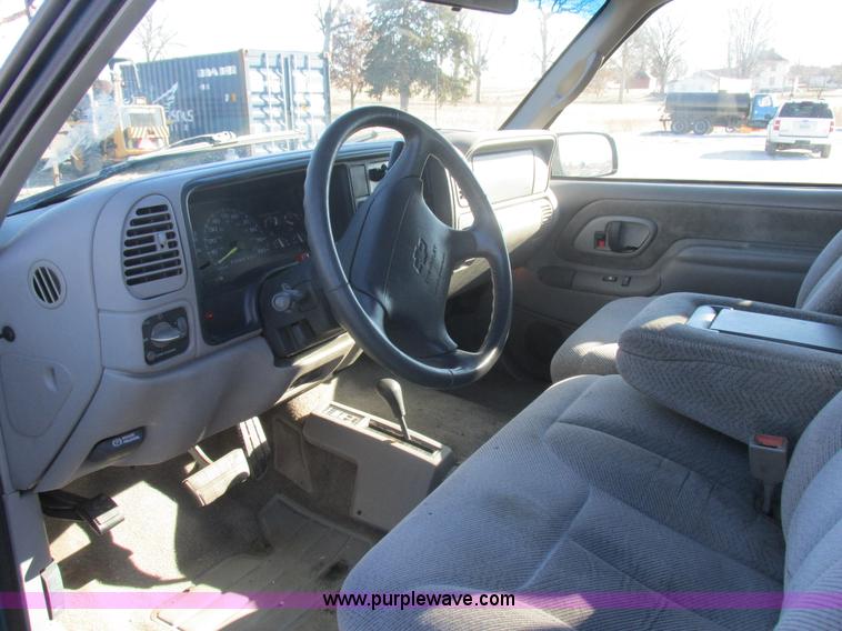 image for item I8807 1997 Chevrolet 1500 Ext. Cab pickup truck