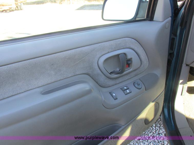 image for item I8807 1997 Chevrolet 1500 Ext. Cab pickup truck