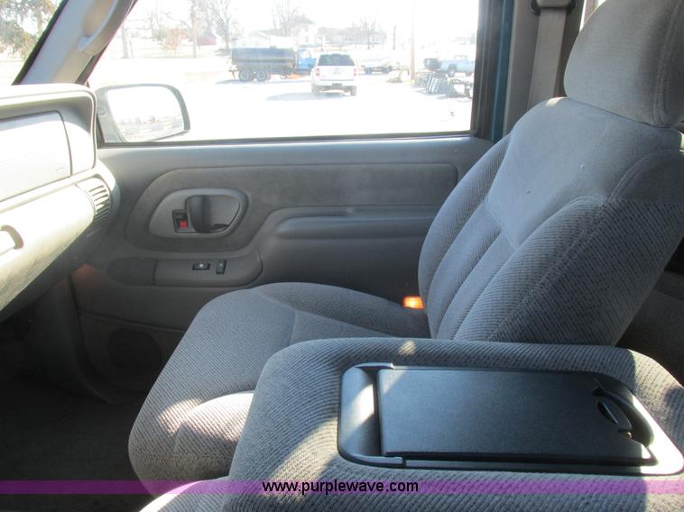 image for item I8807 1997 Chevrolet 1500 Ext. Cab pickup truck