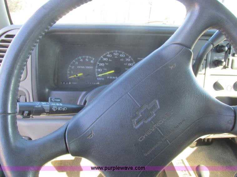 image for item I8807 1997 Chevrolet 1500 Ext. Cab pickup truck