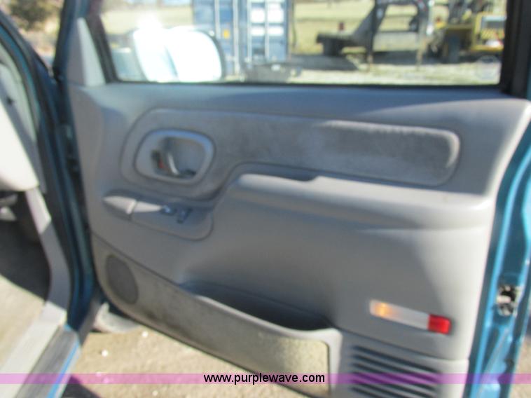 image for item I8807 1997 Chevrolet 1500 Ext. Cab pickup truck