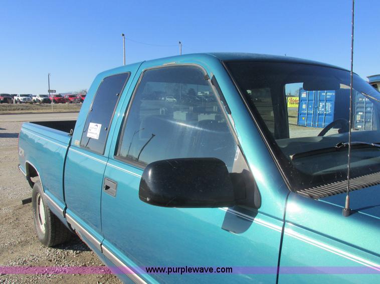 image for item I8807 1997 Chevrolet 1500 Ext. Cab pickup truck