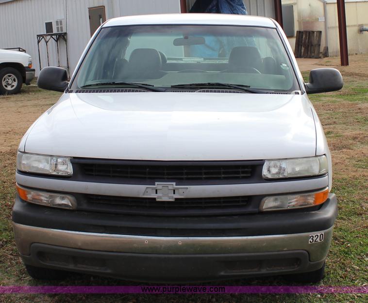 image for item J2330 2002 Chevrolet Silverado 1500 Ext. Cab pickup truck