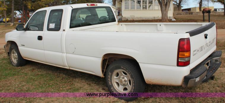 image for item J2330 2002 Chevrolet Silverado 1500 Ext. Cab pickup truck