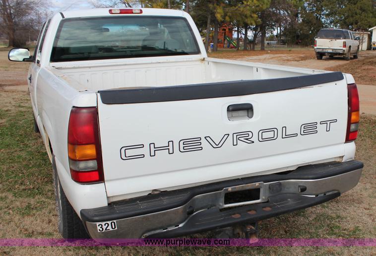 image for item J2330 2002 Chevrolet Silverado 1500 Ext. Cab pickup truck