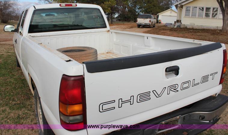 image for item J2330 2002 Chevrolet Silverado 1500 Ext. Cab pickup truck