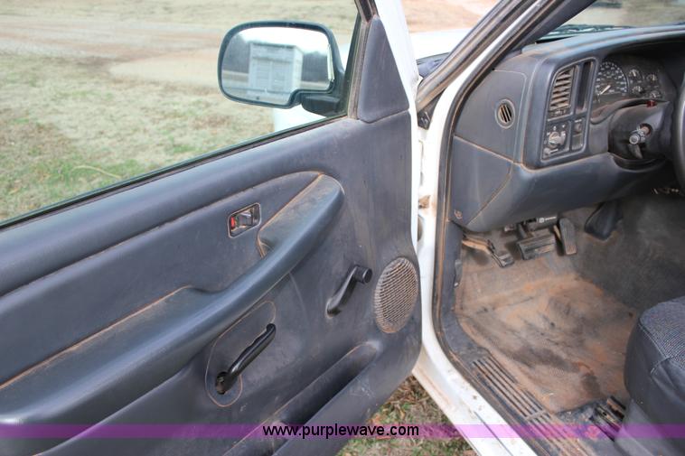 image for item J2330 2002 Chevrolet Silverado 1500 Ext. Cab pickup truck