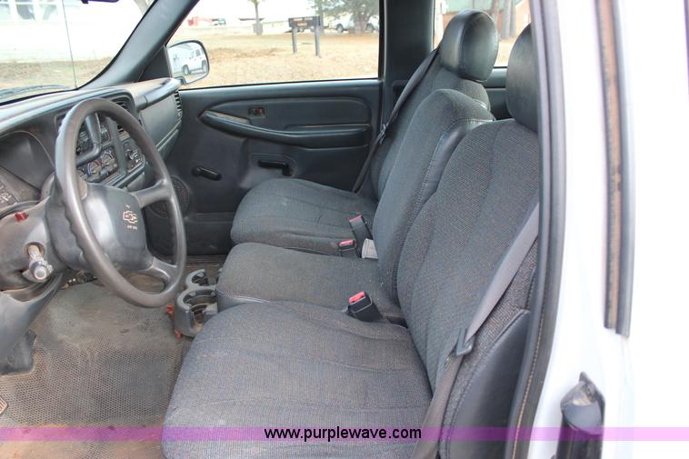 image for item J2330 2002 Chevrolet Silverado 1500 Ext. Cab pickup truck