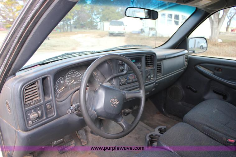 image for item J2330 2002 Chevrolet Silverado 1500 Ext. Cab pickup truck