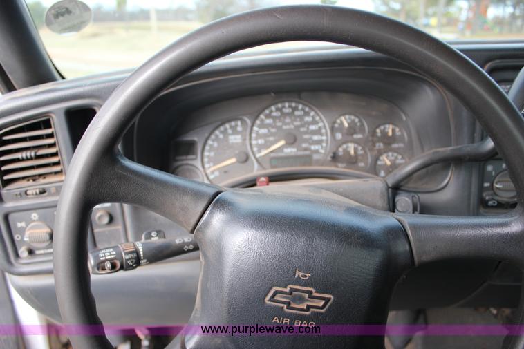 image for item J2330 2002 Chevrolet Silverado 1500 Ext. Cab pickup truck