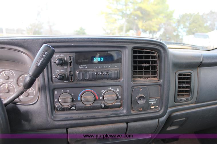 image for item J2330 2002 Chevrolet Silverado 1500 Ext. Cab pickup truck