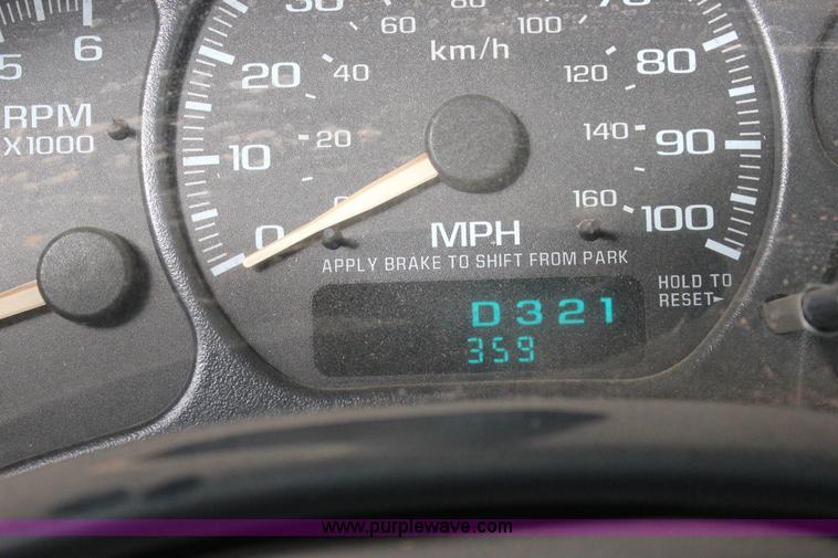 image for item J2330 2002 Chevrolet Silverado 1500 Ext. Cab pickup truck