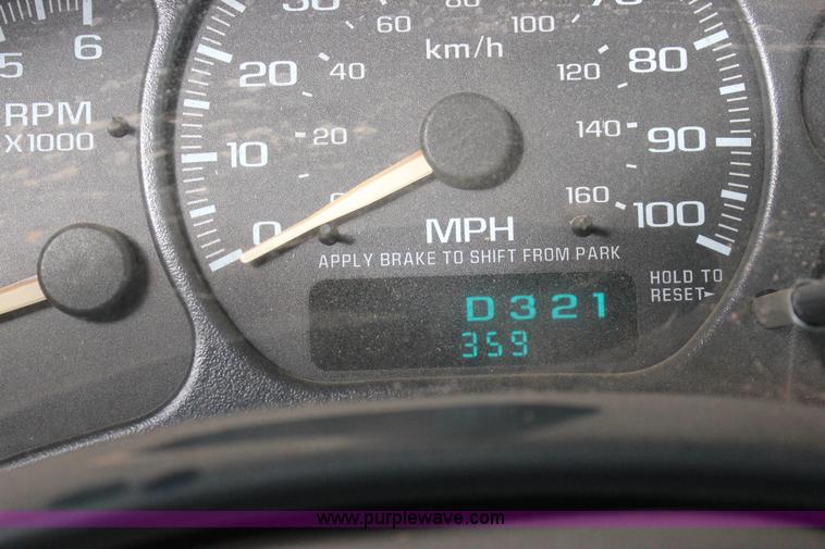 image for item J2330 2002 Chevrolet Silverado 1500 Ext. Cab pickup truck