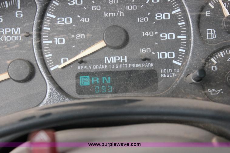 image for item J2330 2002 Chevrolet Silverado 1500 Ext. Cab pickup truck