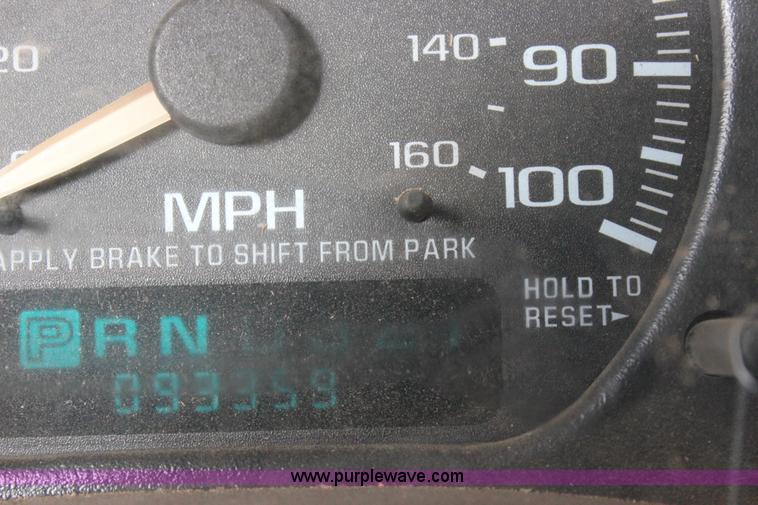 image for item J2330 2002 Chevrolet Silverado 1500 Ext. Cab pickup truck