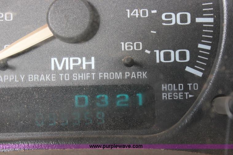 image for item J2330 2002 Chevrolet Silverado 1500 Ext. Cab pickup truck