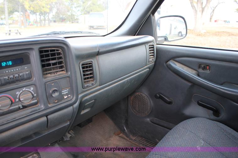 image for item J2330 2002 Chevrolet Silverado 1500 Ext. Cab pickup truck