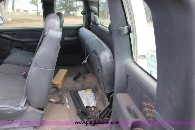 image for item J2330 2002 Chevrolet Silverado 1500 Ext. Cab pickup truck