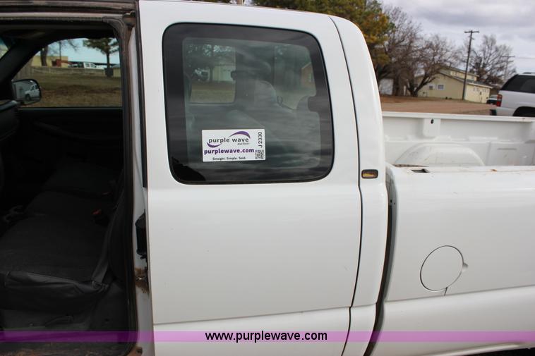 image for item J2330 2002 Chevrolet Silverado 1500 Ext. Cab pickup truck